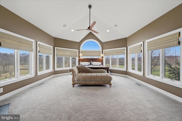 16076 BERLIN TPKE, Purcellville, VA 20132