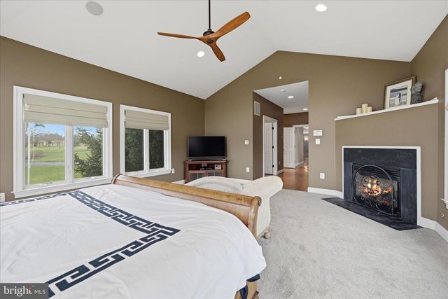 16076 BERLIN TPKE, Purcellville, VA 20132