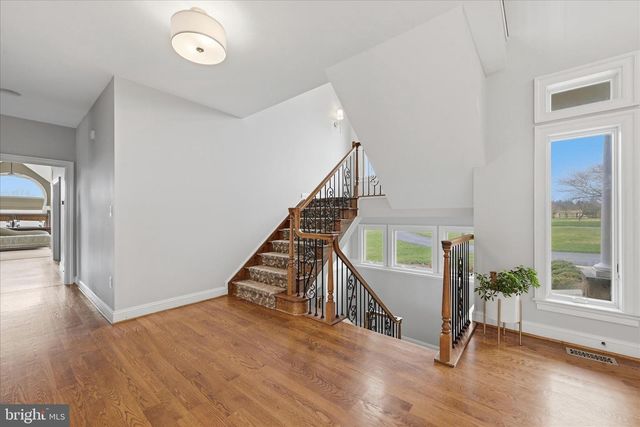 16076 BERLIN TPKE, Purcellville, VA 20132