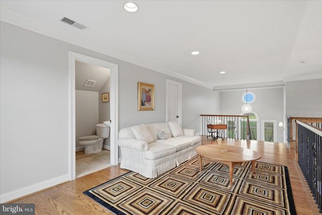 16076 BERLIN TPKE, Purcellville, VA 20132