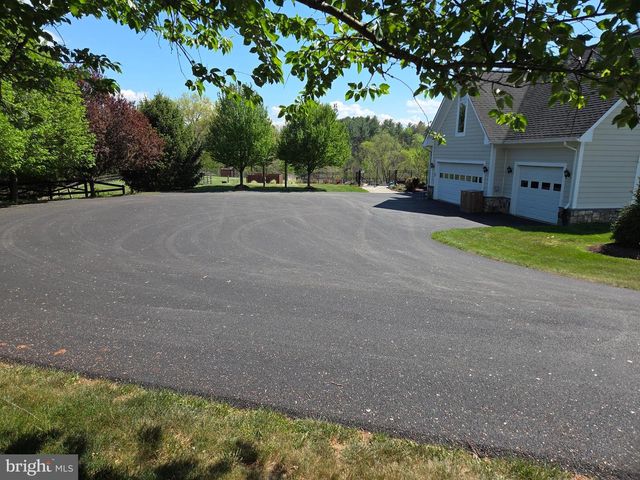 16076 BERLIN TPKE, Purcellville, VA 20132