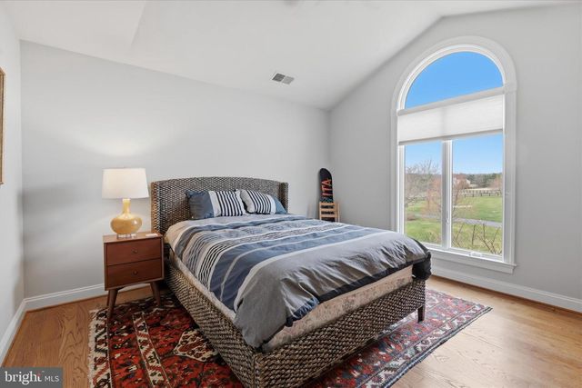 16076 BERLIN TPKE, Purcellville, VA 20132