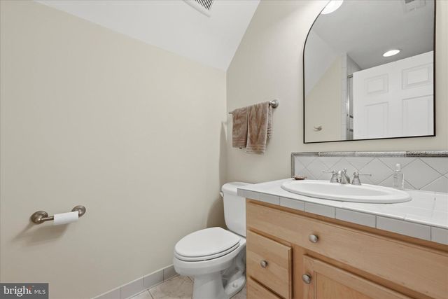 16076 BERLIN TPKE, Purcellville, VA 20132