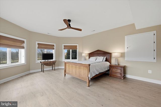 16076 BERLIN TPKE, Purcellville, VA 20132