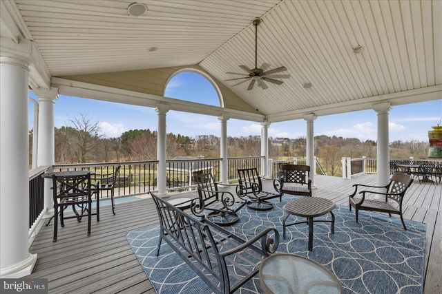16076 BERLIN TPKE, Purcellville, VA 20132