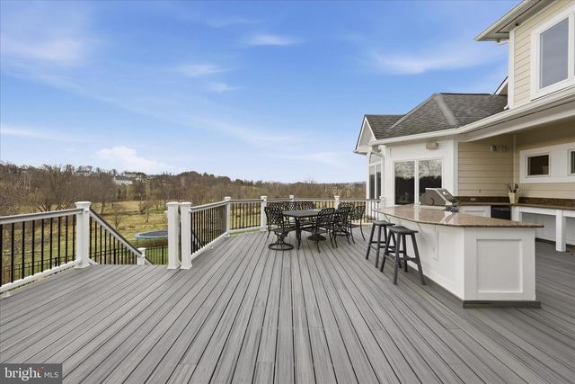 16076 BERLIN TPKE, Purcellville, VA 20132