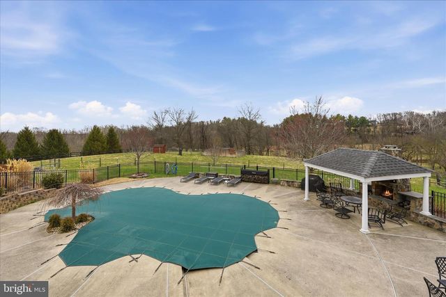 16076 BERLIN TPKE, Purcellville, VA 20132