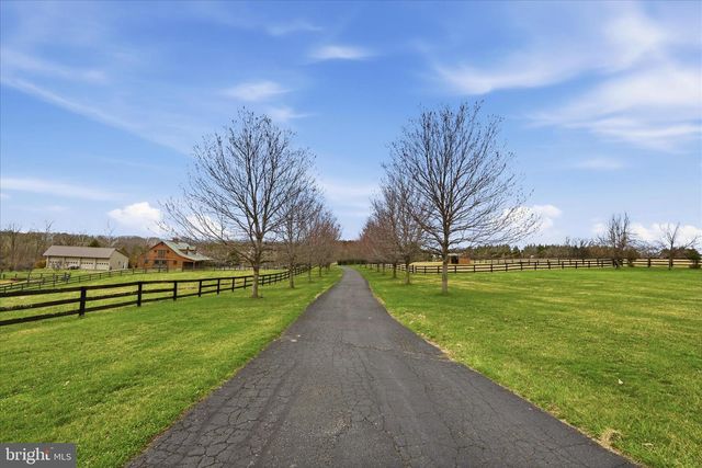 16076 BERLIN TPKE, Purcellville, VA 20132
