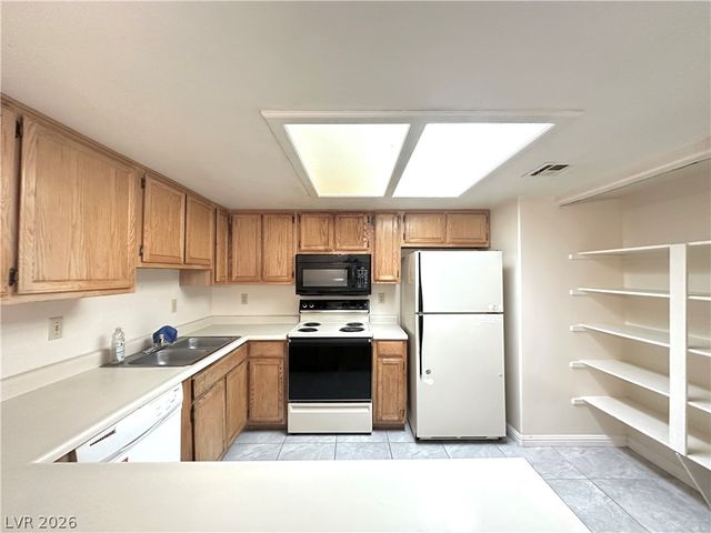 9070 Spring Mountain Road 115, Las Vegas, NV 89117