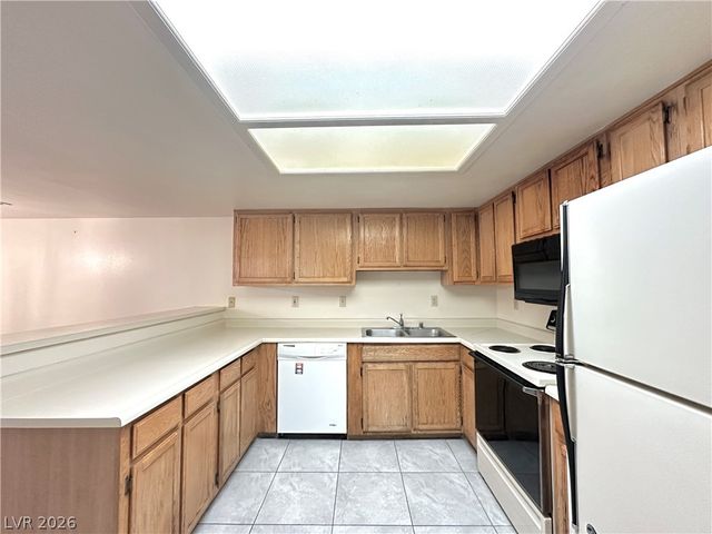 9070 Spring Mountain Road 115, Las Vegas, NV 89117