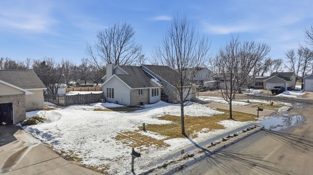 3829 10th Street N, Fargo, ND 58102