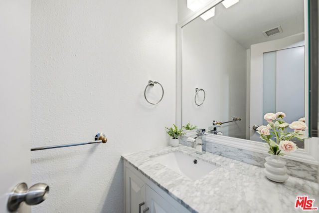 1131 Alta Loma Road 410, West Hollywood, CA 90069