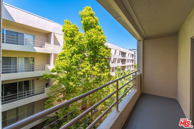 1131 Alta Loma Road 410, West Hollywood, CA 90069