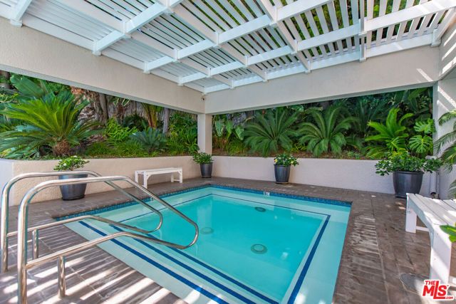 1131 Alta Loma Road 410, West Hollywood, CA 90069