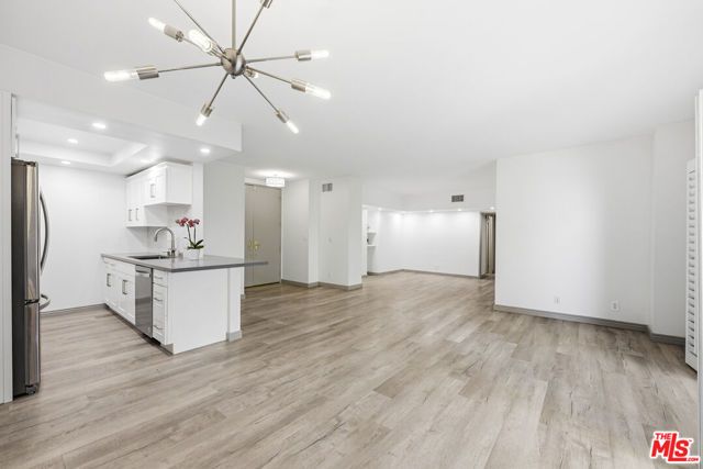 1131 Alta Loma Road 410, West Hollywood, CA 90069