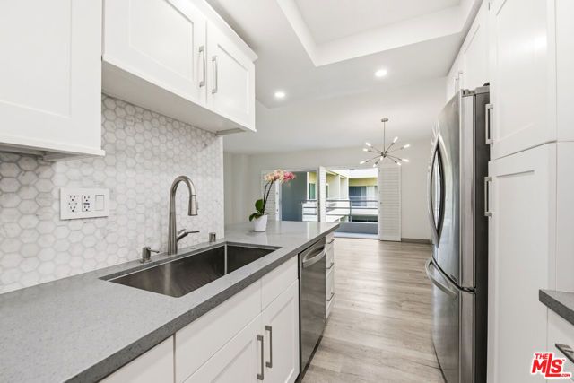1131 Alta Loma Road 410, West Hollywood, CA 90069