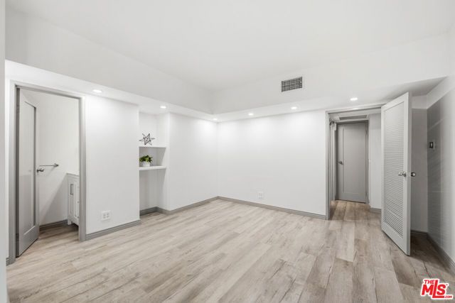 1131 Alta Loma Road 410, West Hollywood, CA 90069