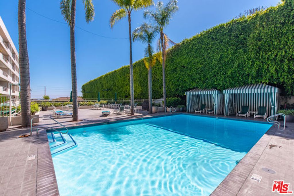 1131 Alta Loma Road 410, West Hollywood, CA 90069