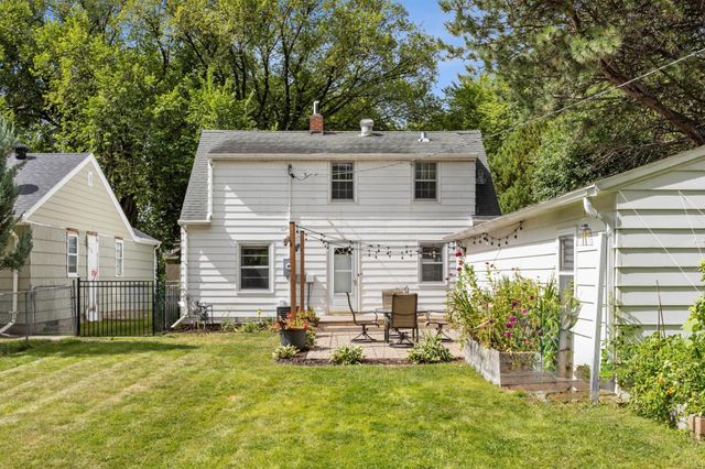 1534 10th Street S, Fargo, ND 58103