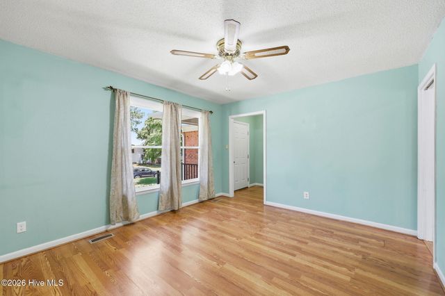 5987 Brookcliff Road, Fayetteville, NC 28304