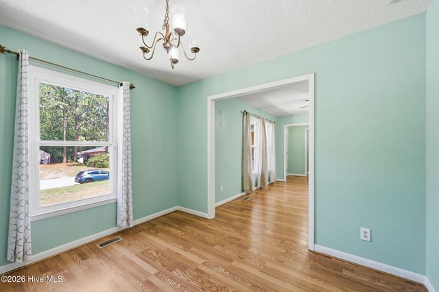 5987 Brookcliff Road, Fayetteville, NC 28304