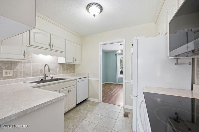 5987 Brookcliff Road, Fayetteville, NC 28304