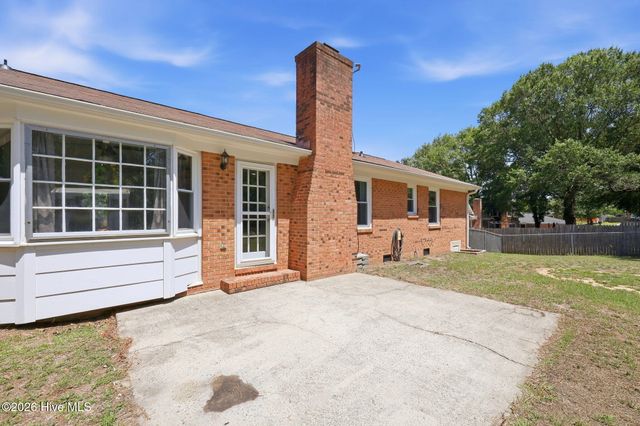 5987 Brookcliff Road, Fayetteville, NC 28304