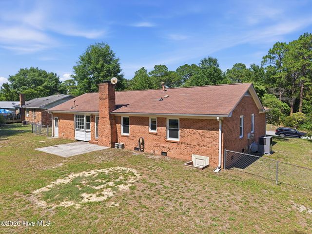 5987 Brookcliff Road, Fayetteville, NC 28304