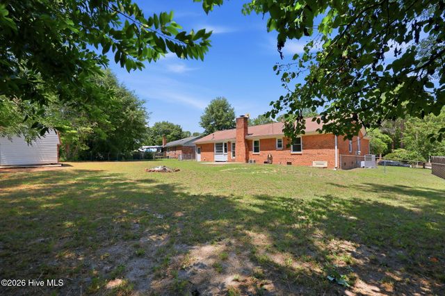 5987 Brookcliff Road, Fayetteville, NC 28304