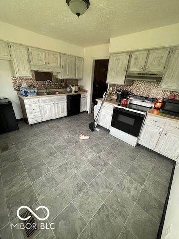 6957 E Old State Road, Mooresville, IN 46158