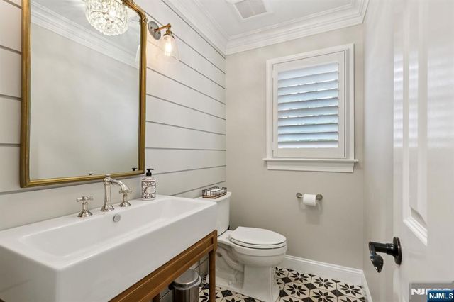 1015 High Mountain Road, Franklin Lakes, NJ 07417