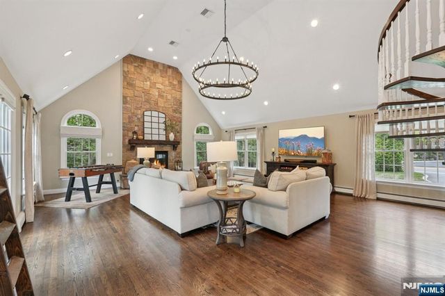 1015 High Mountain Road, Franklin Lakes, NJ 07417
