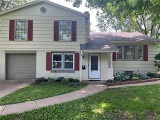 9113 W 90th Terrace, Overland Park, KS 66212