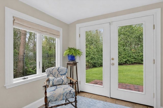 92 Woodlawn Ave, Wellesley, MA 02481