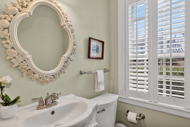 92 Woodlawn Ave, Wellesley, MA 02481