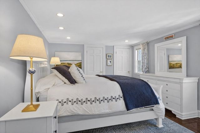 92 Woodlawn Ave, Wellesley, MA 02481