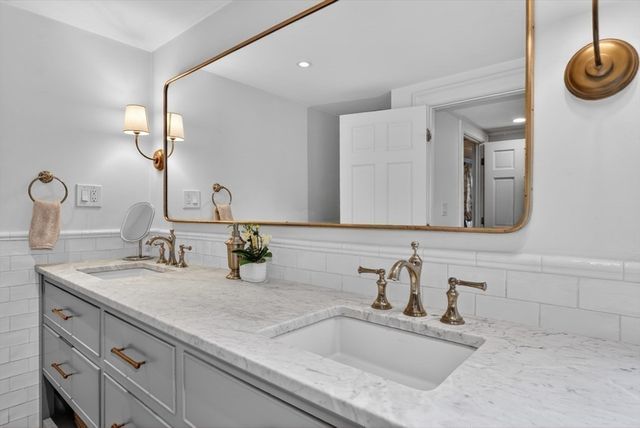 92 Woodlawn Ave, Wellesley, MA 02481