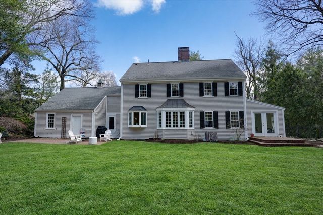 92 Woodlawn Ave, Wellesley, MA 02481