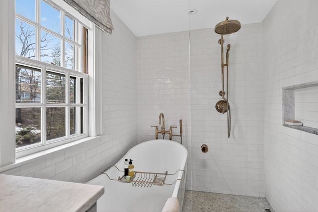 92 Woodlawn Ave, Wellesley, MA 02481