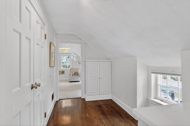 92 Woodlawn Ave, Wellesley, MA 02481