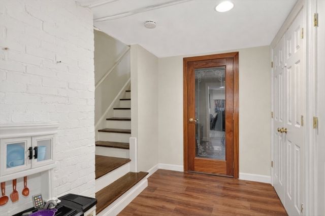 92 Woodlawn Ave, Wellesley, MA 02481