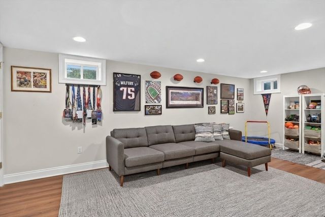 92 Woodlawn Ave, Wellesley, MA 02481