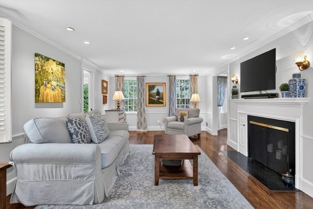 92 Woodlawn Ave, Wellesley, MA 02481