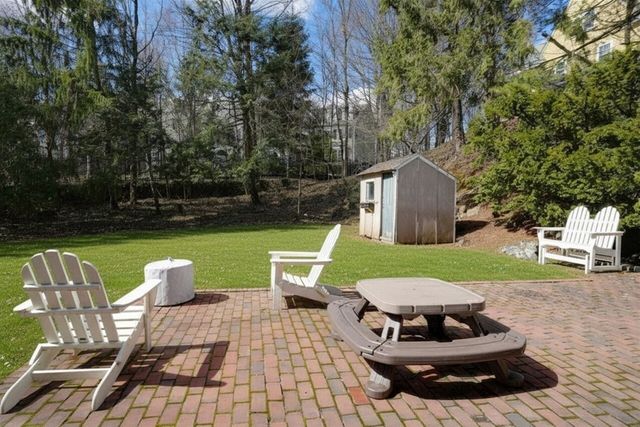 92 Woodlawn Ave, Wellesley, MA 02481