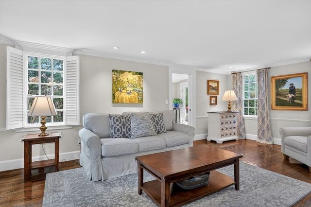 92 Woodlawn Ave, Wellesley, MA 02481