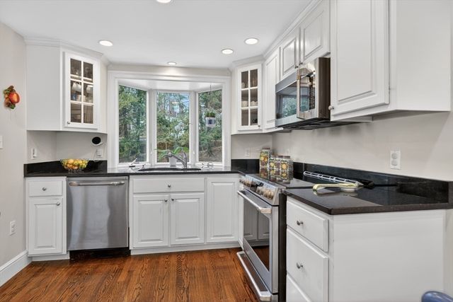 92 Woodlawn Ave, Wellesley, MA 02481