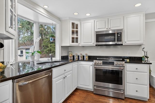 92 Woodlawn Ave, Wellesley, MA 02481