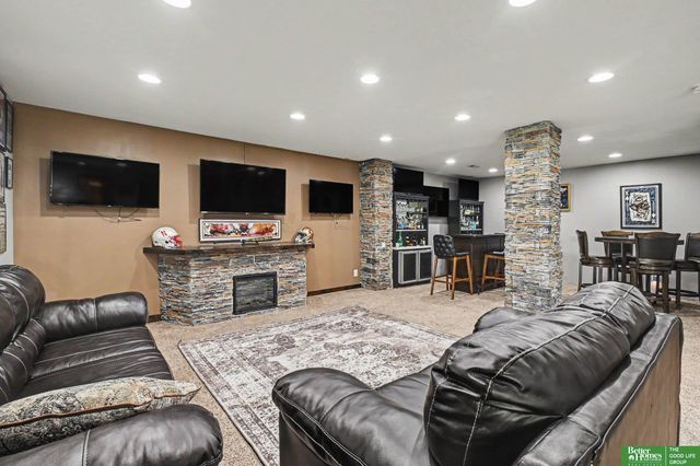 1410 Hardwood Drive, Papillion, NE 68046