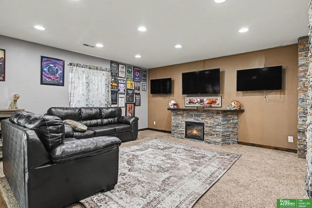 1410 Hardwood Drive, Papillion, NE 68046