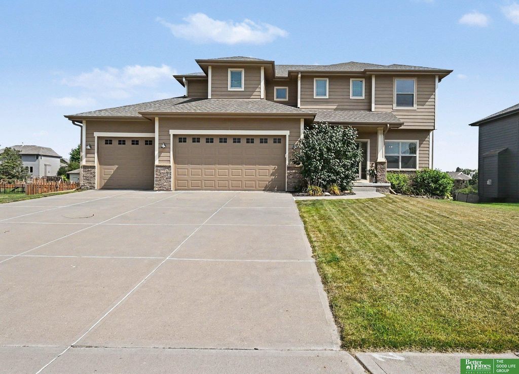 1410 Hardwood Drive, Papillion, NE 68046